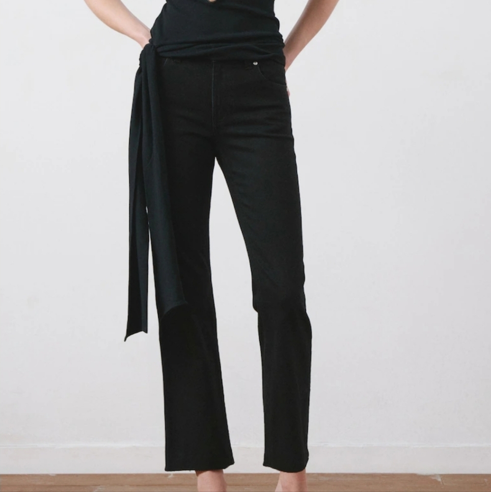 Mango Sienna Flared Crop Jean, Size 8.